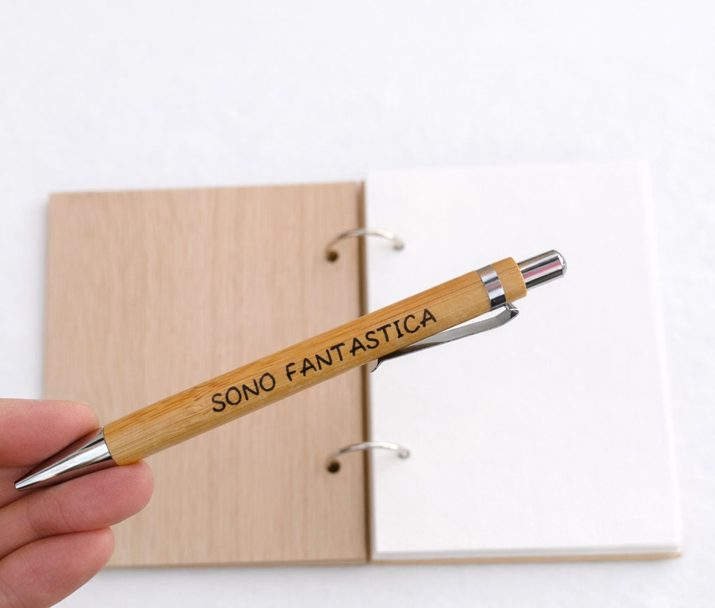 Penna in legno con messaggio inciso - il dettaglio che fa sorridere